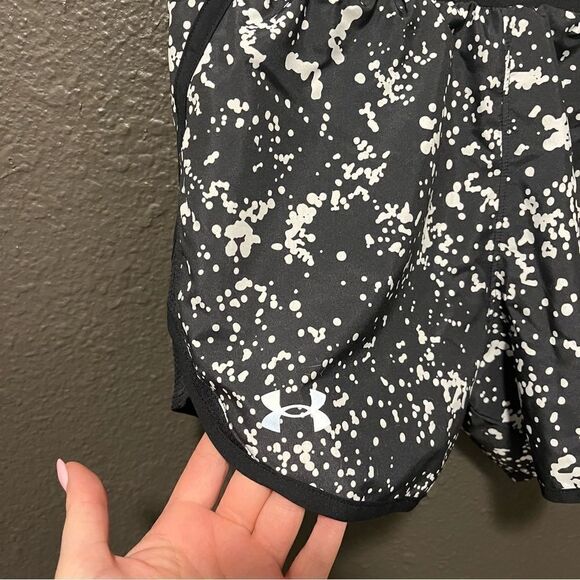 Women's UA Fly-By 2.0 Printed Shorts - Picture 8 of 11